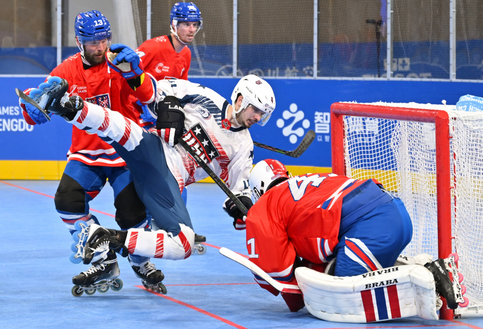 小而硬的球, 但顽强的捷, 滑球 小而硬的球, 但顽强的捷, 滑球