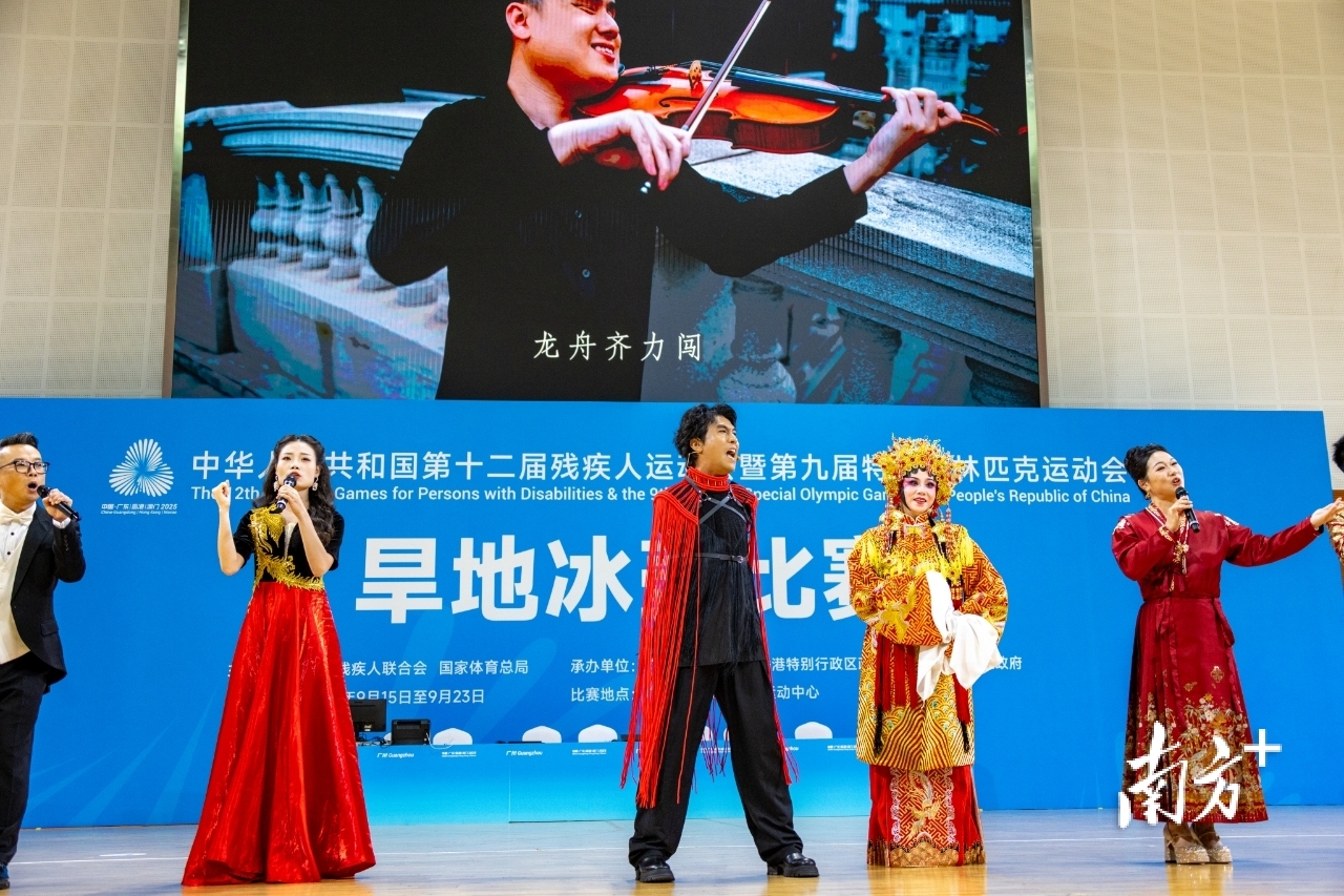 谭超, cn, 起同台竞技