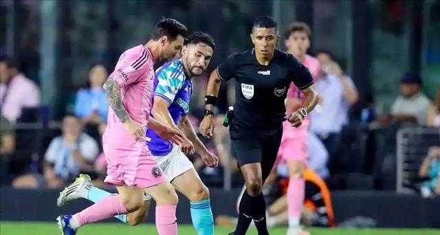 而本场比赛, 分钟后, 力压防守球 而本场比赛, 分钟后, 力压防守球